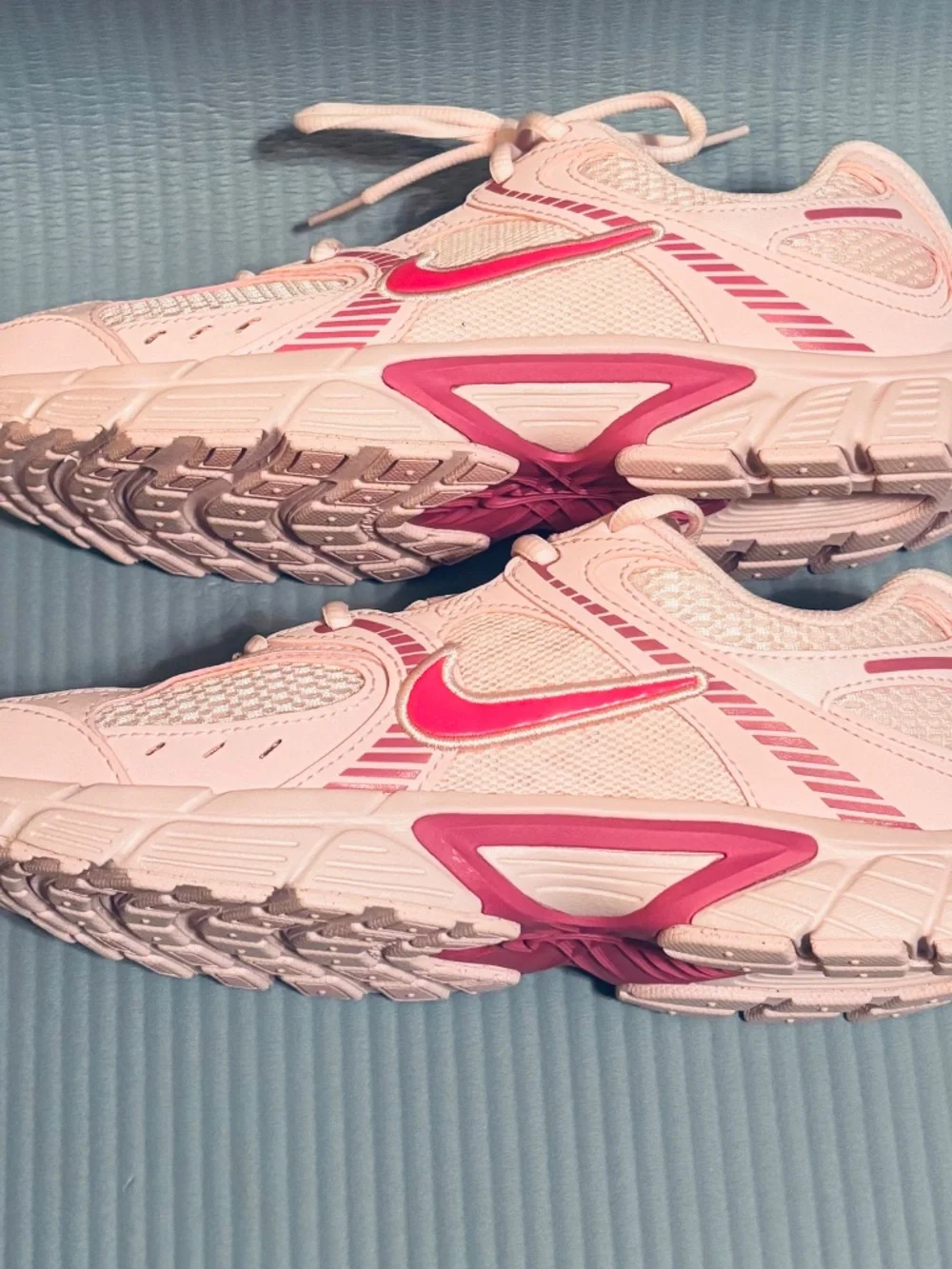Nike V5 RNR Youth Sneakers 6.5Y Pink-Pinksicle